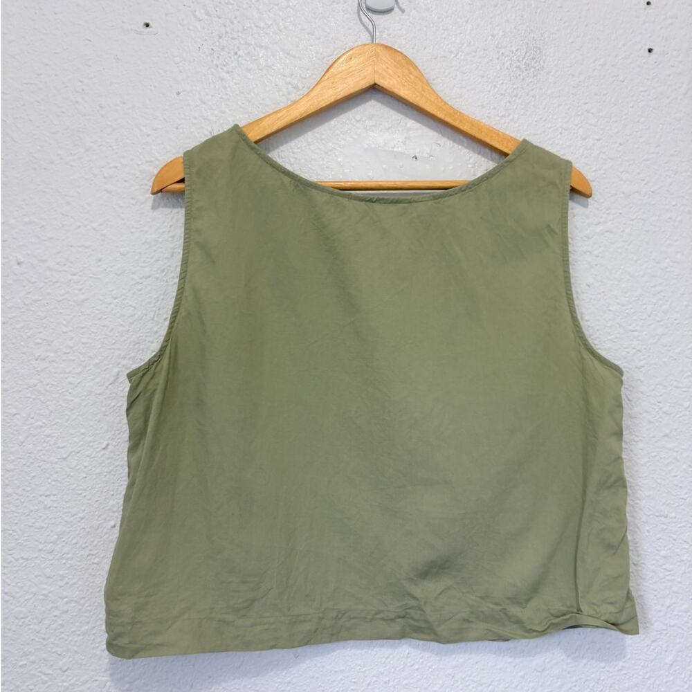Uniqlo Linen Blend Cropped Tank Top Green Minimalist Classic Capsule Coastal